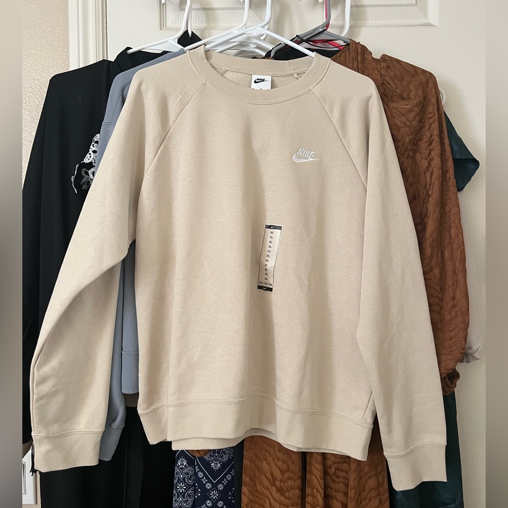 Nike Essentials Crew Neck Essentials Stone Sweats… - image 4